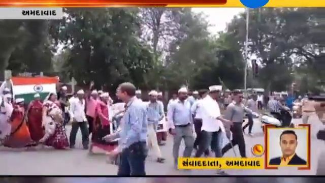 Around 200 members of Lari Galla Patharnawala Sangh protest against demolition drive - Zee 24 Kalak смотреть онлайн