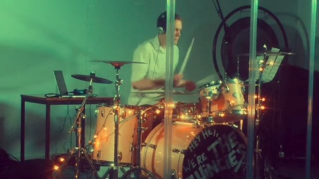 Sha Na Na - Born To Hand Jive (Drum Kit Performance) смотреть онлайн