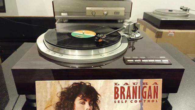 QL-Y77F playing LAURA BRANIGAN "Self Control" 1984 | Side 2 смотреть онлайн