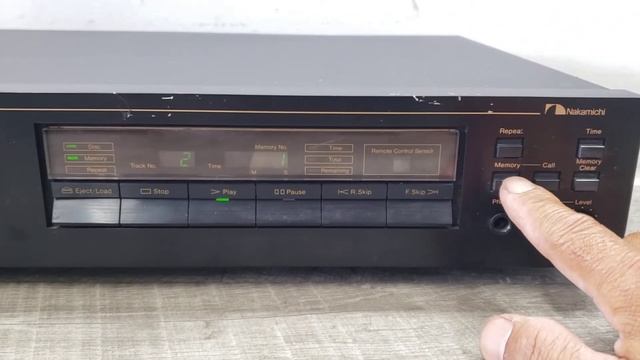 Vintage 1989 Nakamichi CDP-2A Single Compact Disc CD Player Demo смотреть онлайн