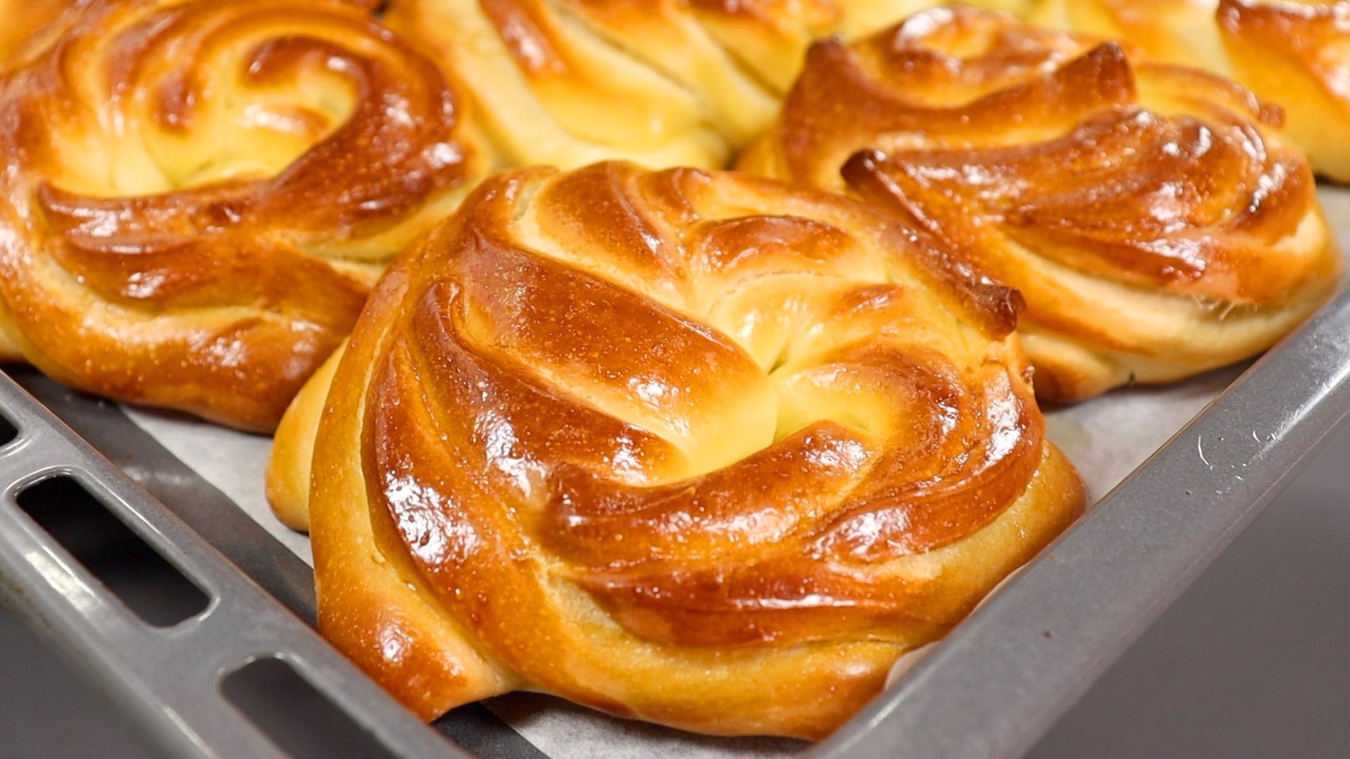 Пеку булочки «Розочки». Расскажу, как приготовить воздушное тесто и как красиво формовать из теста смотреть онлайн