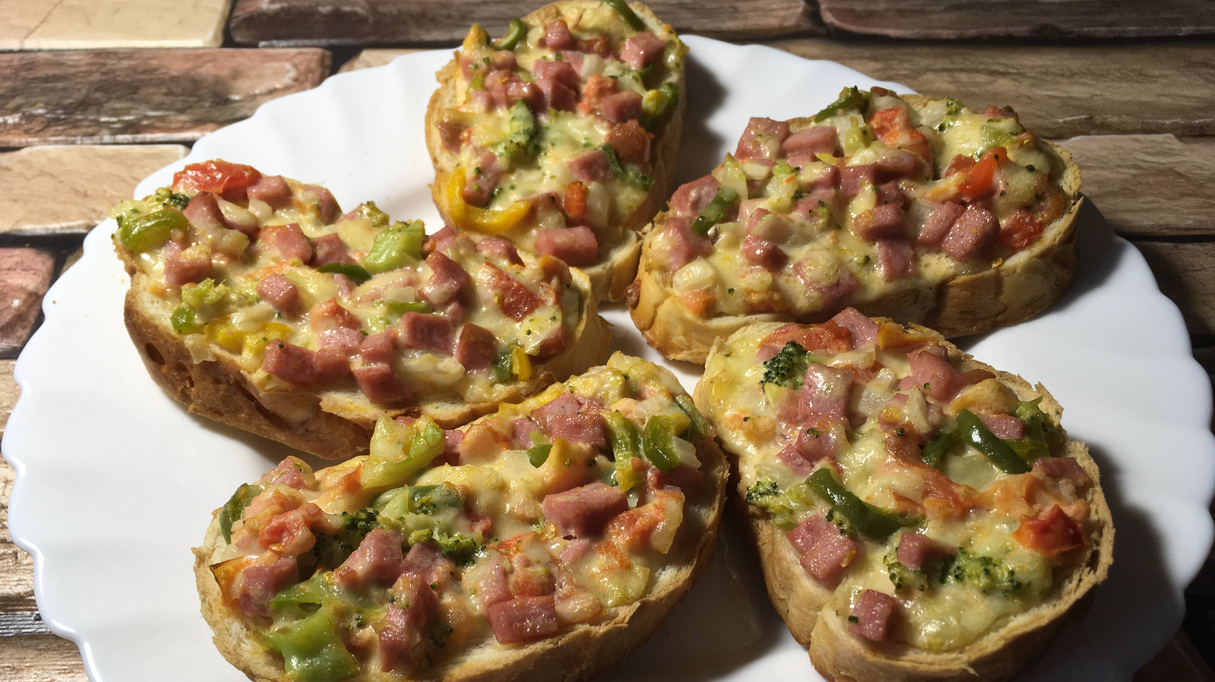 Вкуснейшие горячие бутерброды с брокколи и помидорами смотреть онлайн