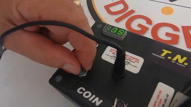 Using the Ugly Box Electrolysis Machine to Clean Coins смотреть онлайн