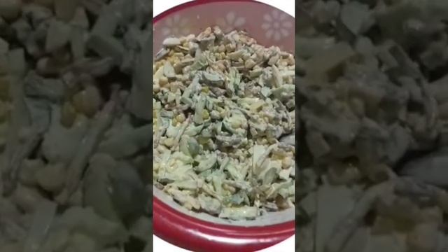 Быстрый и простой салат из огурцов 😋Kolay ve lezzetli salata tarifi🥰 смотреть онлайн