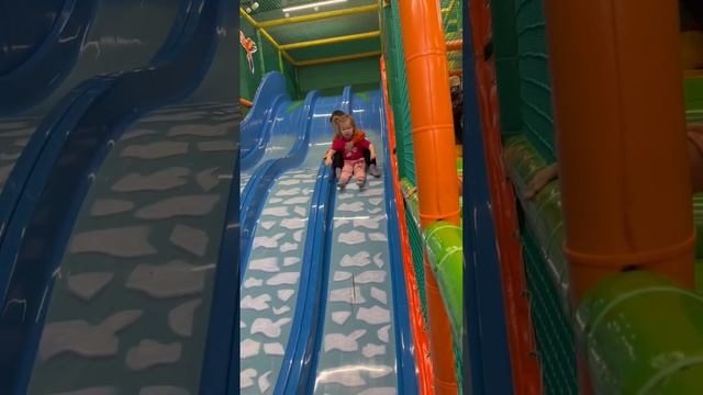 Новый развлекательный центр в Астане. Тц «Жаннур « . Моим детям очень понравилось. смотреть онлайн