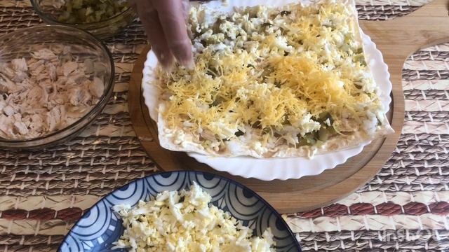 « Мужские грёзы» ! Сытный слоёный салатик!