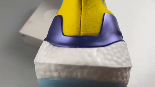 adidas Ultra Boost 2022 Yellow Legacy Indigo Sky Rush смотреть онлайн