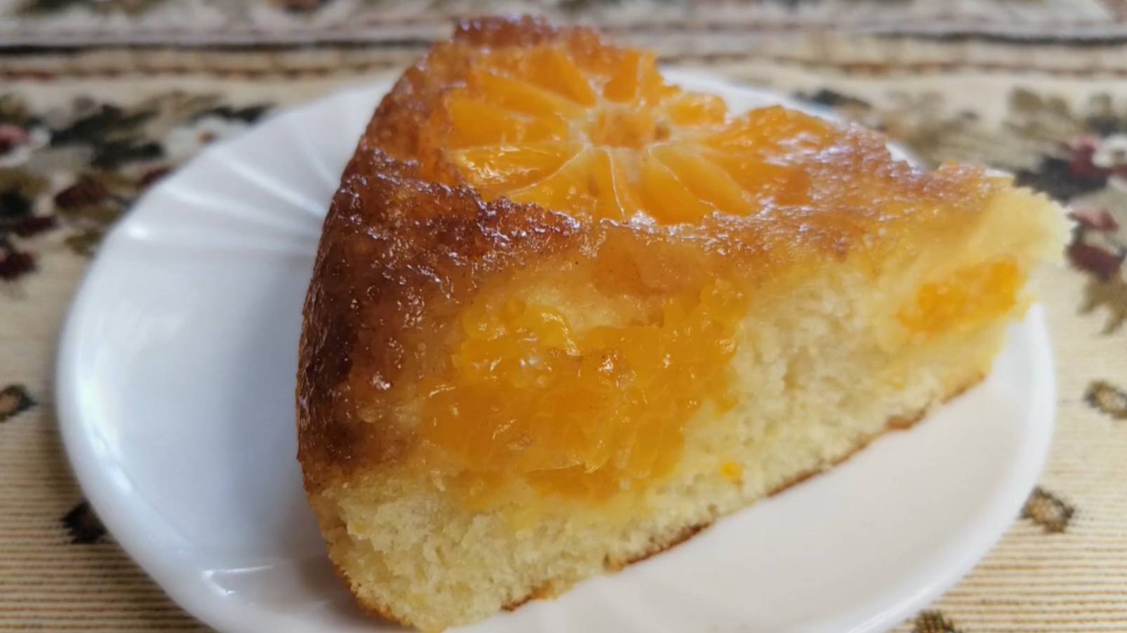 Нежнейший пирог с мандаринами на сковороде. смотреть онлайн