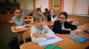 Уроки отдыха и смартфоноведения. "Приколы 13й школы"  51 серия "Новогодняя"