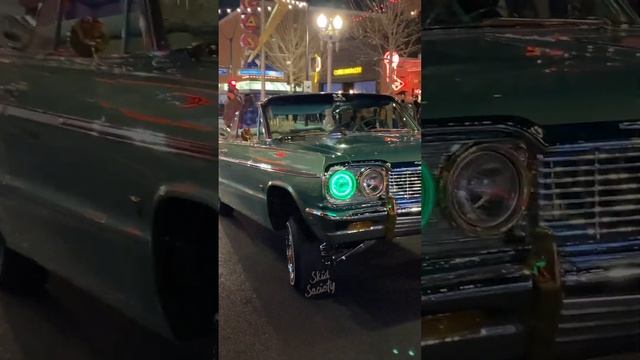 64 Impala Lowrider 3 Wheelin' Downtown Las Vegas! смотреть онлайн