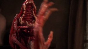 Самое эффектное превращение человека в оборотня.