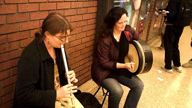 Irish Low Whistle and Bodhrán - Autumn Rhodes and Patricia Ross смотреть онлайн