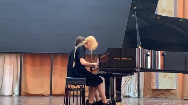 Печерский - Тарантелла. Исп.Идрисова Риана, Мухамедьянова Назгуль