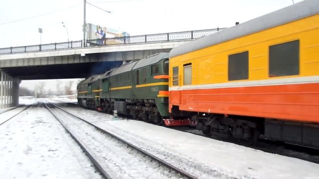 Тепловоз 2М62У-0032 с хозяйственным поездом смотреть онлайн