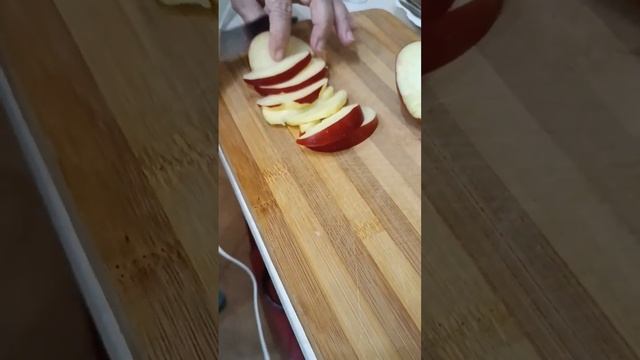 Вкуснейший яблочный пирог на манке и кефире смотреть онлайн