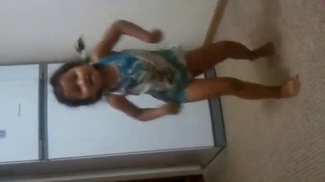 Ржач танец маленькое девочки включай музон и смот! смотреть онлайн