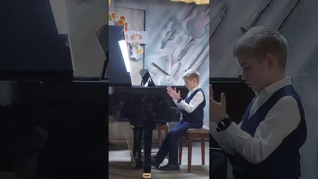 Марченко "Охота на моль" исполняет: Дядченко Даниил смотреть онлайн