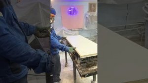 Белая раковина из бетона