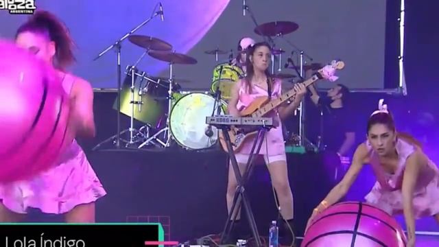 LOLA INDIGO EN EL LOLLAPALOOZA - SHOW COMPLETO смотреть онлайн