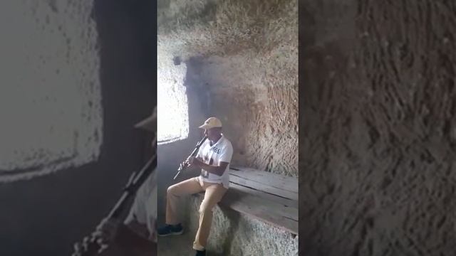 Безумно красивая мелодия. Играет на флейте Андрей Чурсин в Чуфут-Кале, Крым #shorts смотреть онлайн