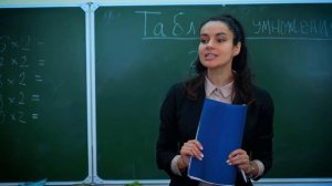 Драка в школе прямо в коридоре из-за девочки. "Дуэль" - "Приколы 13й школы" 54я серия