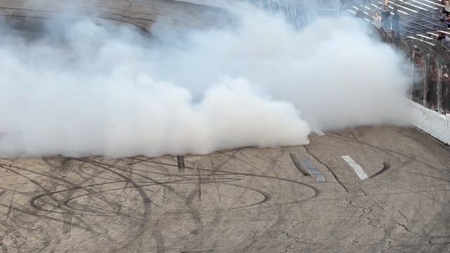 1967 Chevrolet Impala burnout clean culture car meet slinger speedway 67 impala смотреть онлайн