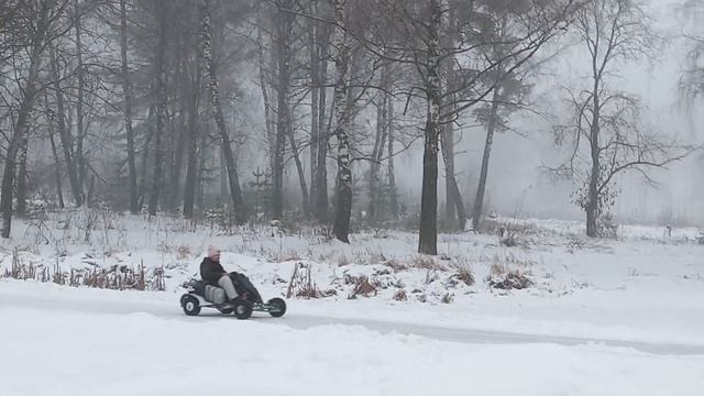 Девочки на картах по льду. смотреть онлайн