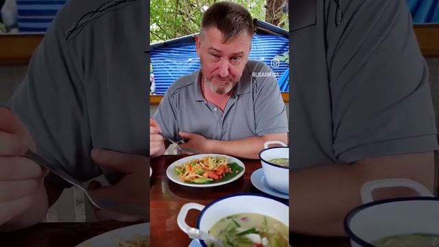 Сом Там, салат из зеленой папаи - традиционный #тайскийрецепт #тайскаякухня см 👉в комментариях. смотреть онлайн