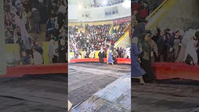 Огози консерт.Хамин кадар одами дигар дар берун монд. Вокеан барои ман дахшатнок буд буд.... смотреть онлайн