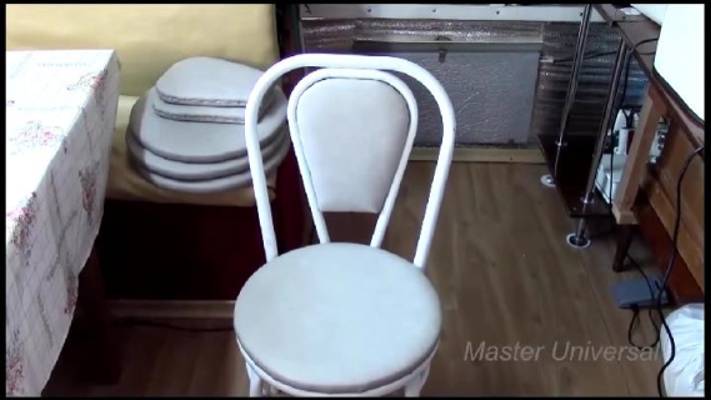 Как перетянуть спинку стула и поставить сидушку на металлический стул, своими руками. Часть 2. смотреть онлайн