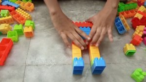 Собираем Человечика из лего блоков! ЛЕГО КОНСТРУКТОР  - Разнообразие кубиков лего! Играем вместе с д