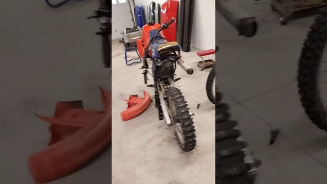 1984 Honda CR125 Liquid Cooled 2 stroke Barn Find смотреть онлайн
