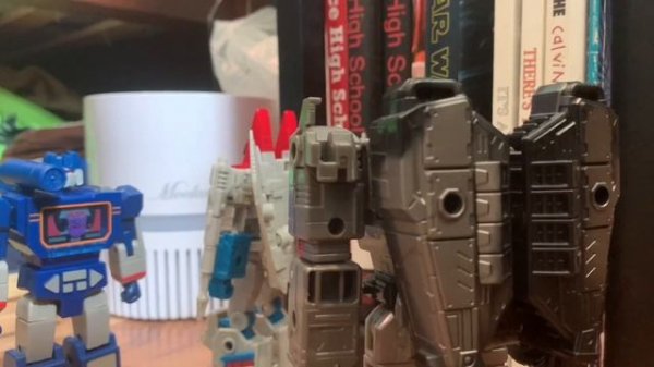 Megatron vs. Starscream (Transformers G1 Recreation)