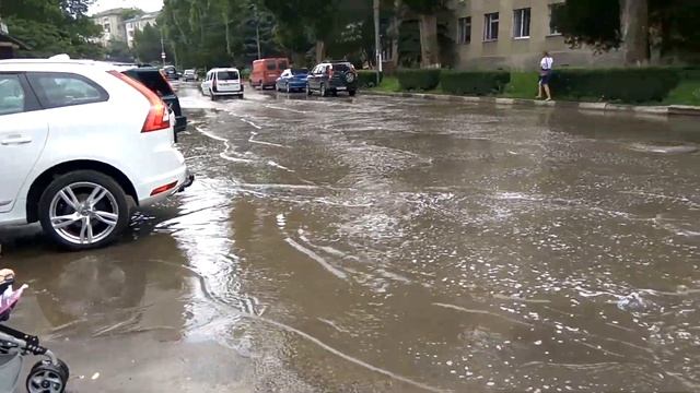 Последствия дождя на ул. Индепенденцей смотреть онлайн