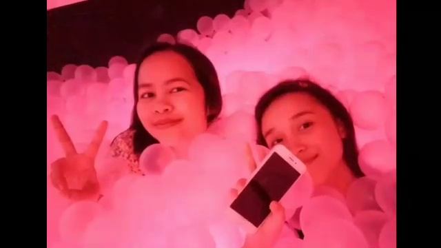 Experiencing the fun @ Ball Pit Nation смотреть онлайн