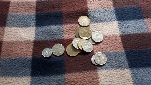 На байковую поверхность бросаются МОНЕТЫ 6-ого Августа - ДЕНЕЖНЫЙ ПОТОК смотреть онлайн