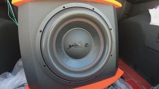 Установка активного сабвуфера Barracuda 12A V.2 в Москвич 3 смотреть онлайн