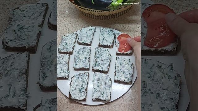 бутерброды-закуска на праздничный стол #рецепты #накухнесэльвиной #закуска смотреть онлайн