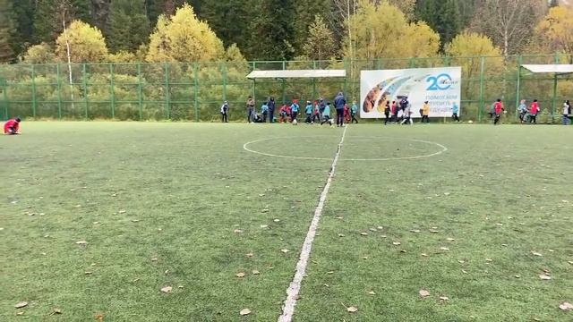 СШ Междуреченск 2014-2 - СШ футбола г. Осинники проигрыш 4:2 смотреть онлайн