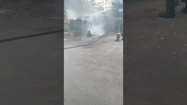 МУСОРКА ГОРИТ!!! Ч.2 ВЫЗВАЛИ ПОЖАРНЫХ!!! смотреть онлайн