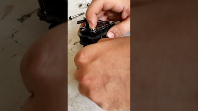 REPARACION COMPLETA DE BOMBA DE COMBUSTIBLE MERCURY 2 TIEMPOS смотреть онлайн