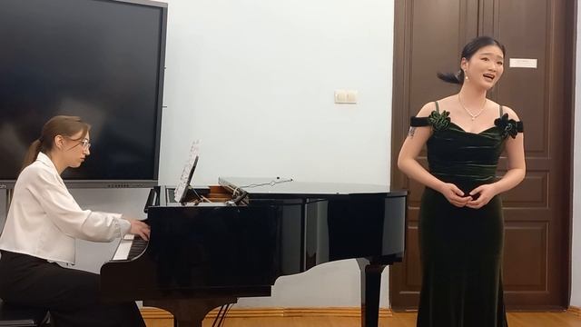 Юнши Куан, ''Красные туфли с вышивкой'' -поёт Сы Чэнь, концертмейстер Софья Храмеева