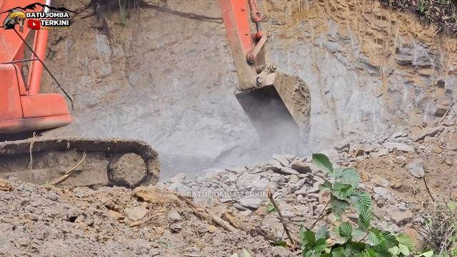 Tiada Hujan & Angin Tiba-Tiba Tebing Batu Jomba Longsor #batujomba | Batu Jomba Hari Ini смотреть онлайн