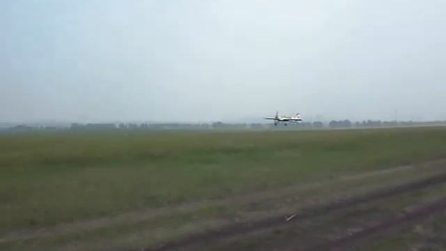 Landing R/C model aircraft Extra-330L (3.16 m), Krasnoyarsk, 2012.. смотреть онлайн