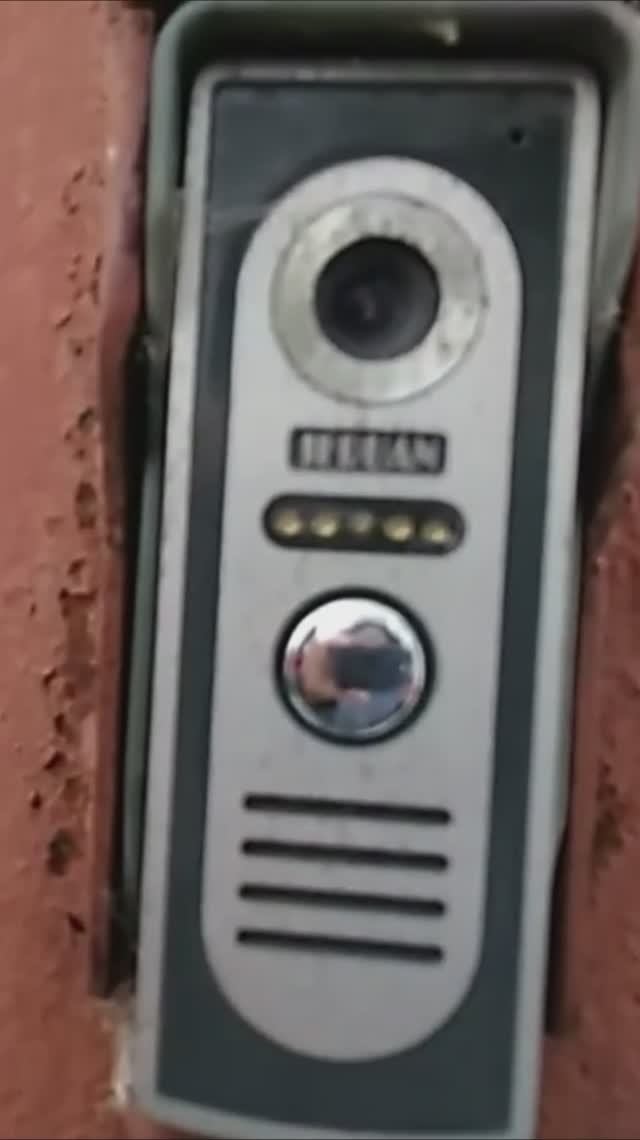 Домофон в деревне - защита от непрошенных гостей!