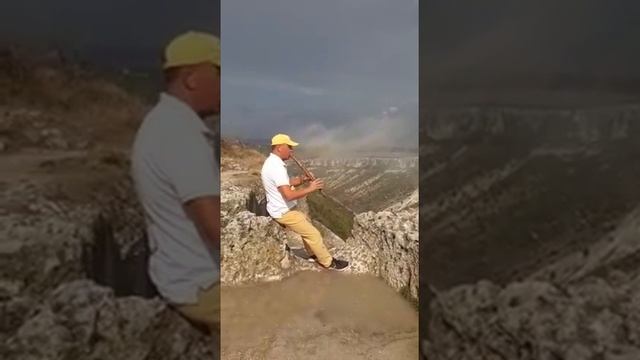 Красивая мелодия в Крыму. Игра на флейте. смотреть онлайн