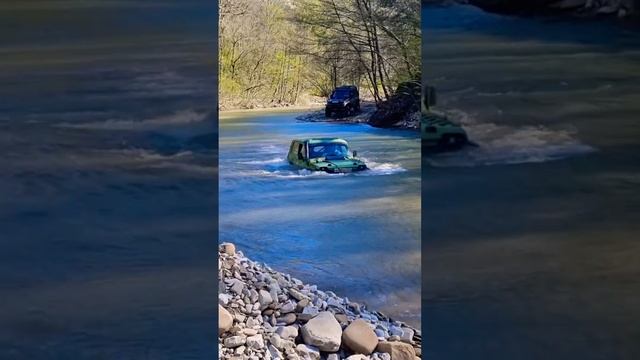 Против течения, нелегко, но это же #НиваХалк. После зимы это самый глубокий брод #4х4 #offroad #нива смотреть онлайн