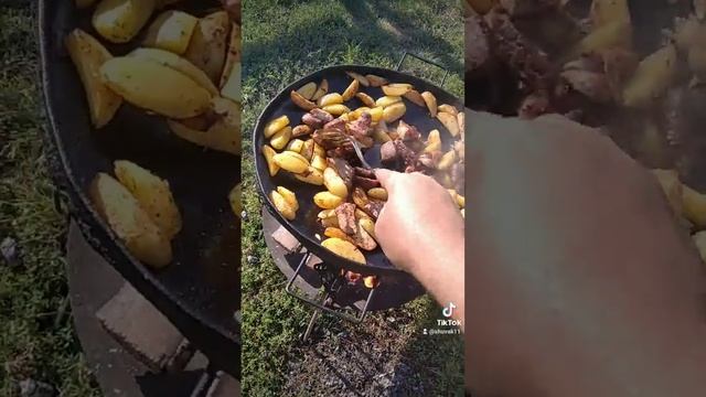 Мясо с картошкой на сковороде. смотреть онлайн