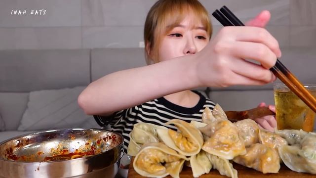 화끈하게 매운 불냉면 먹방!!🌶🌶고기만두,갈비만두,김치만두 등등 같이 먹기❤ (feat.보리의 따가운 시선🐶) Spicy naengmyeon, dumplings MUKBANG смотреть онлайн