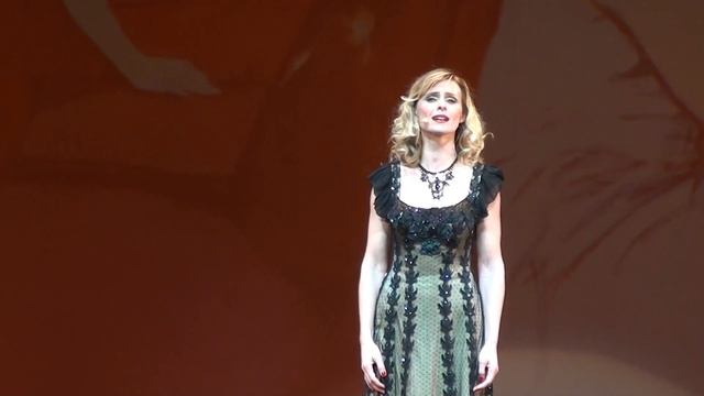 SERENA AUTIERI in "REGINELLA" da "LA SCIANTOSA" al TEATRO NAZIONALE DI MILANO, 1 MARZO 2014 смотреть онлайн
